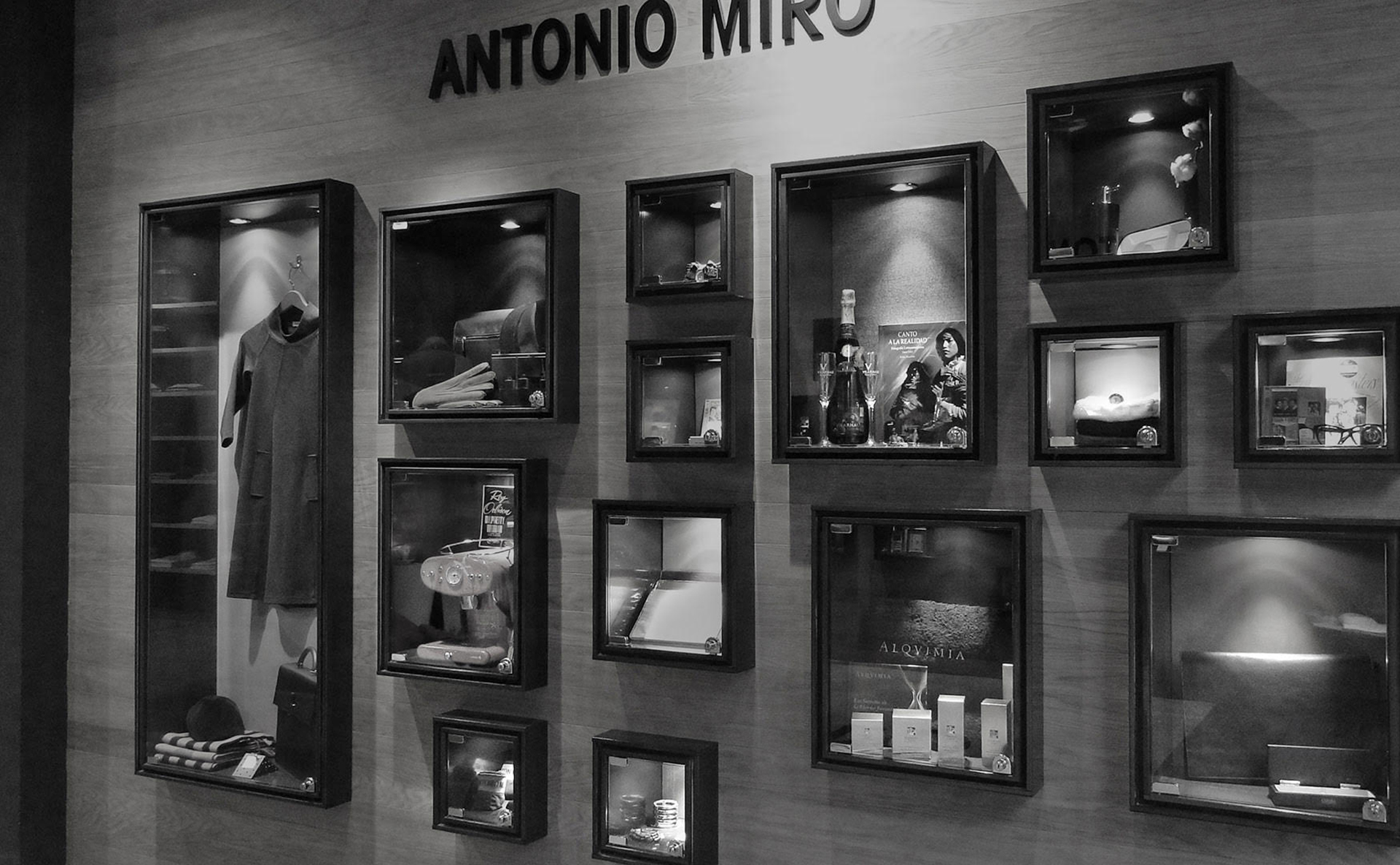 001_Cabecera-post-web-Antonio-Miro-conceptual-and-store-design-manuelsantolaria_1920x1186