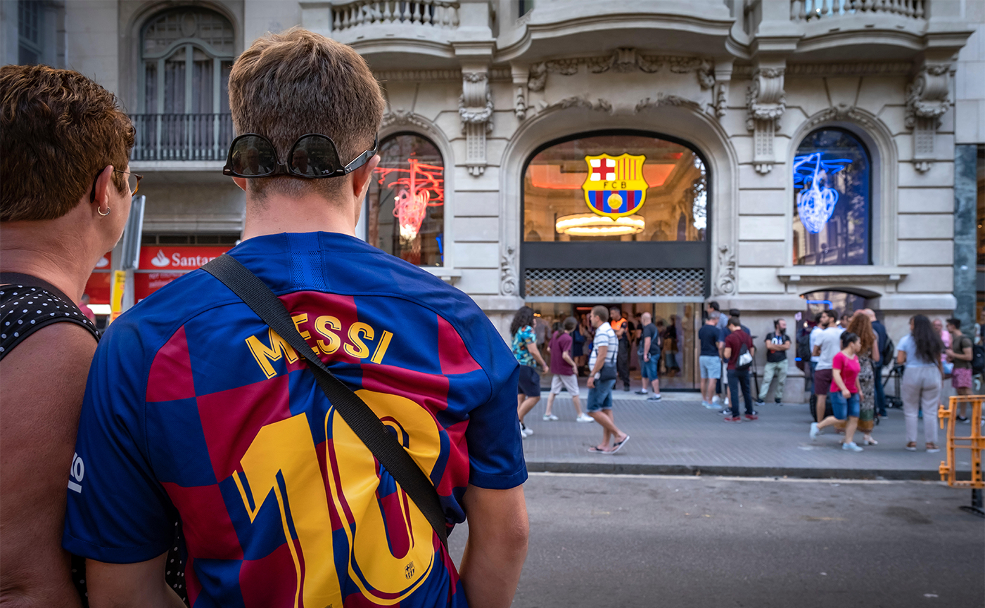 Post-web-Barca-Store-retail-design-manuelsantolaria_1400x865_2