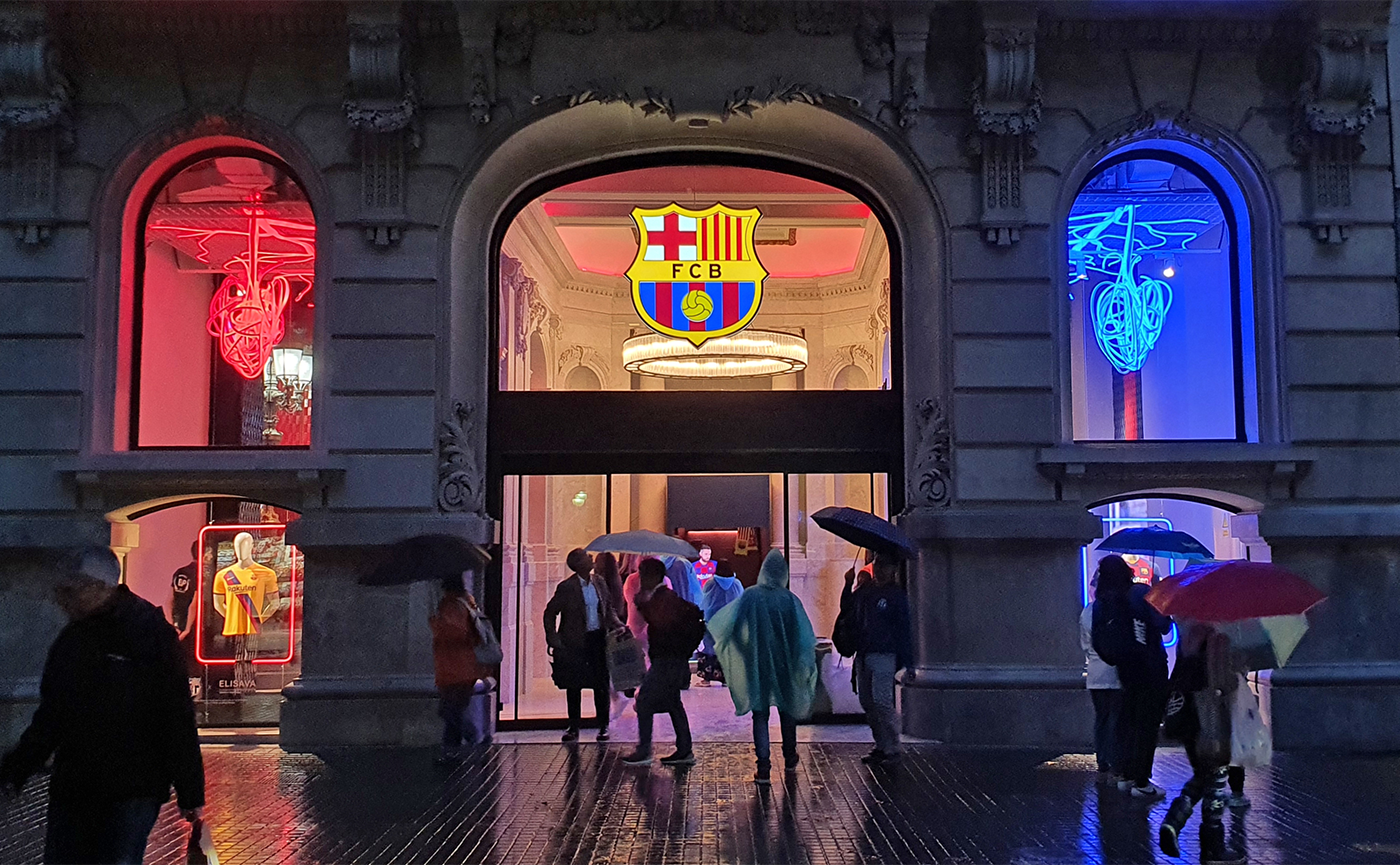 Post-web-Barca-Store-retail-design-manuelsantolaria_1400x865_3